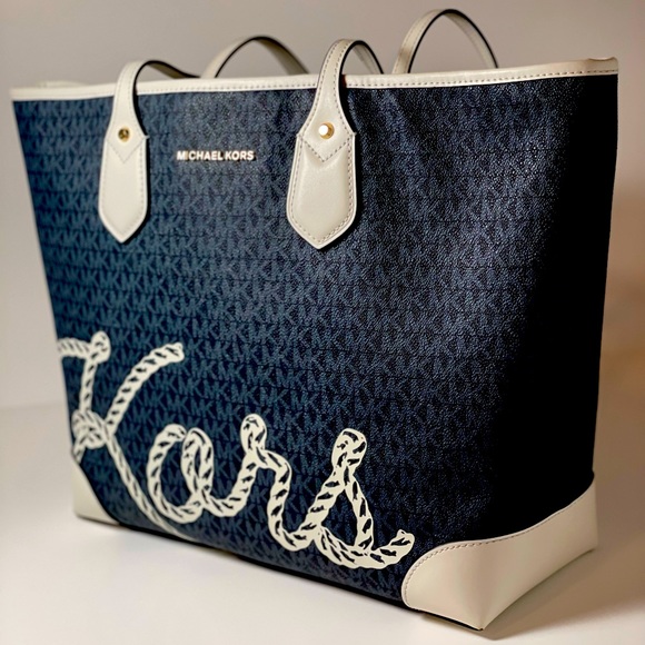 Michael Kors Handbags - Michael Kors Eva Large Printed Canvas Tote Bag